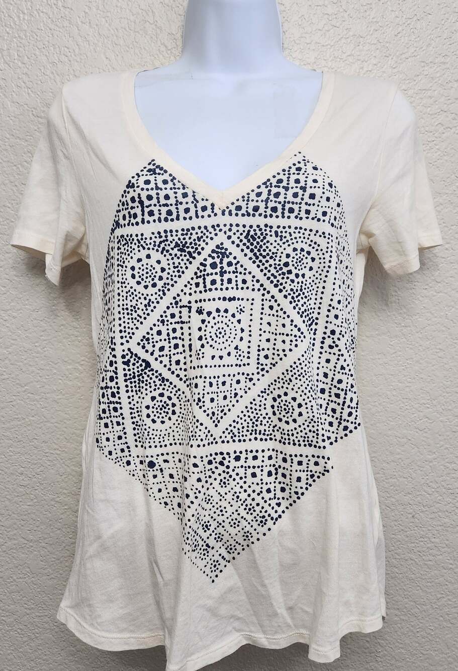 Old Navy Cream Geo Print Relaxed T Shirt XS Lightweight V Neck Short Sleeves
